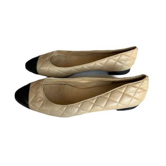 Chanel Quilted Leather Flats Size 37 Beige Black Almond Cap Toe Classic Luxury - Picture 7 of 12